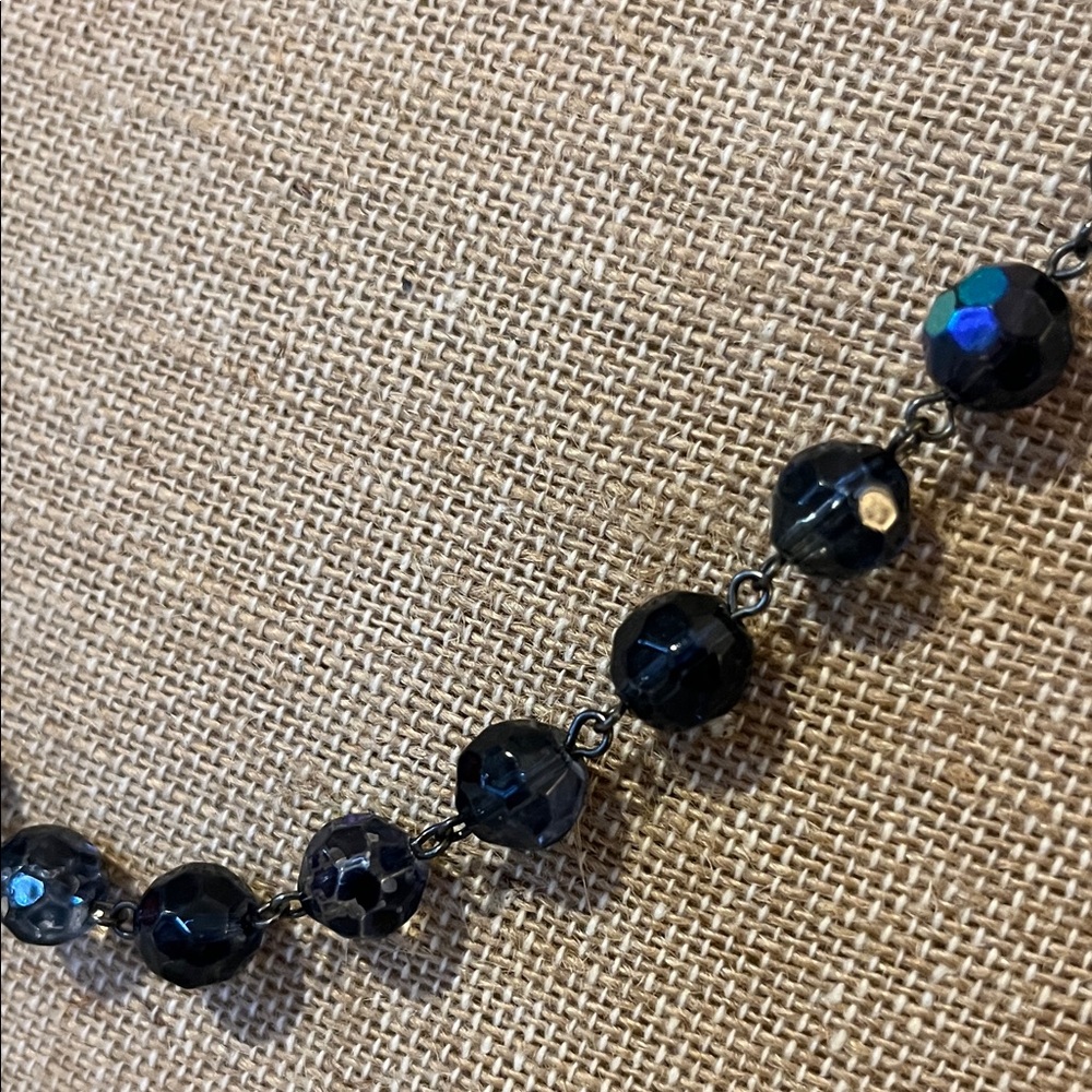 Black‎ Beaded Iridescent Necklace - Picture 3 of 5